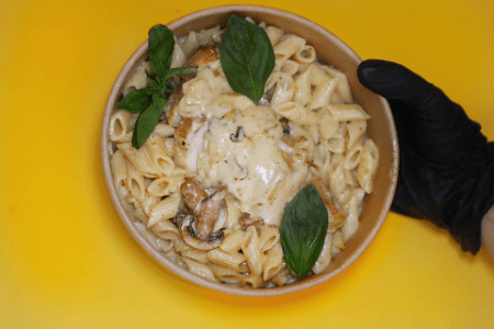Penne al Pesto con Pollo & Funghi