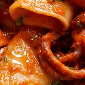 Pasta al ragù di calamari