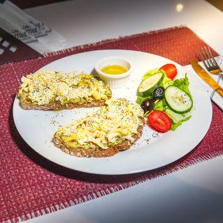 Tartine avocat aux œufs
