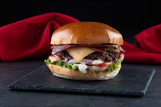 Burger Auvergnat+ Frite + Boisson Au Choix