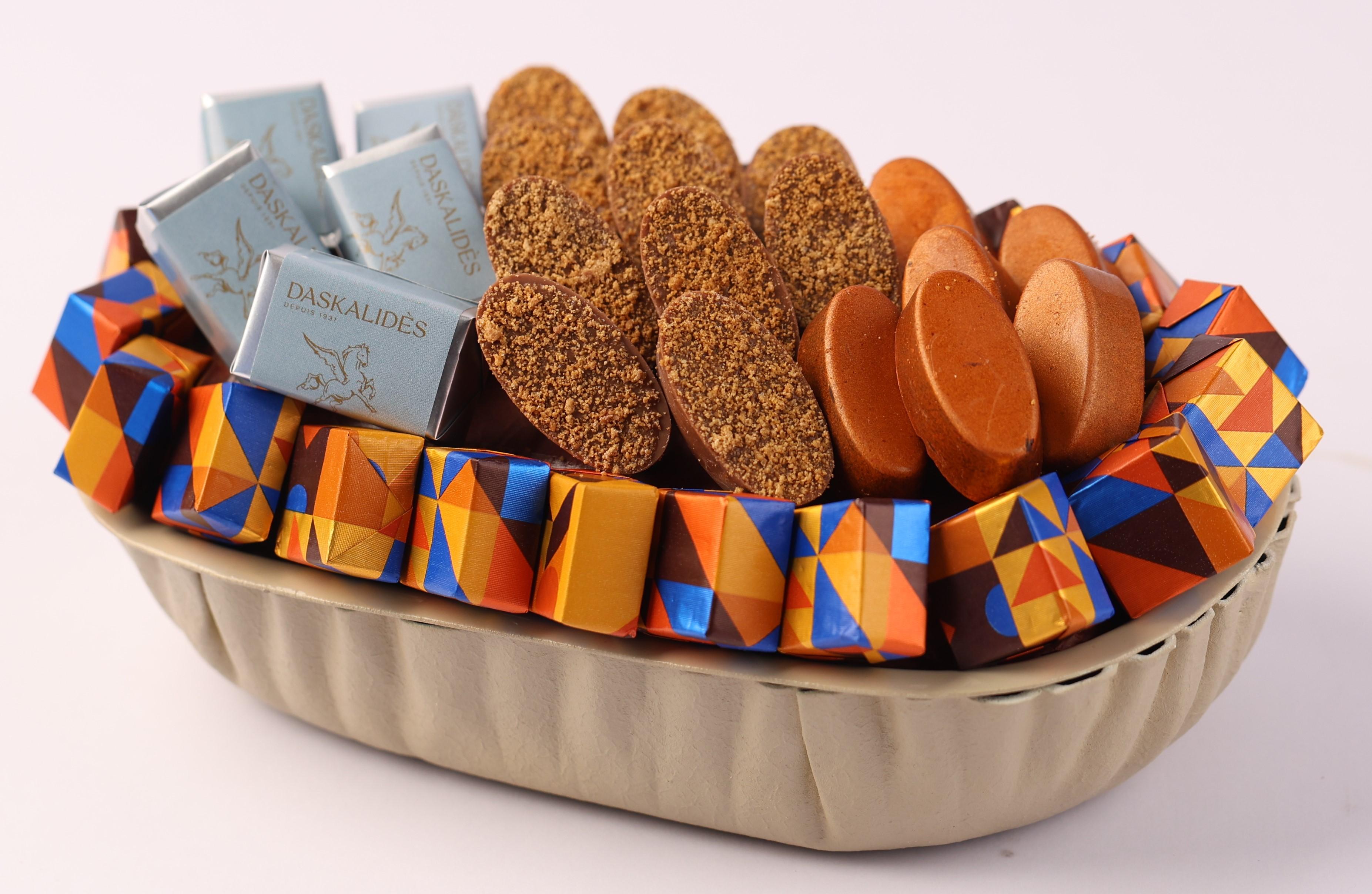 Plat contemporain ovale beige mat PM -500g