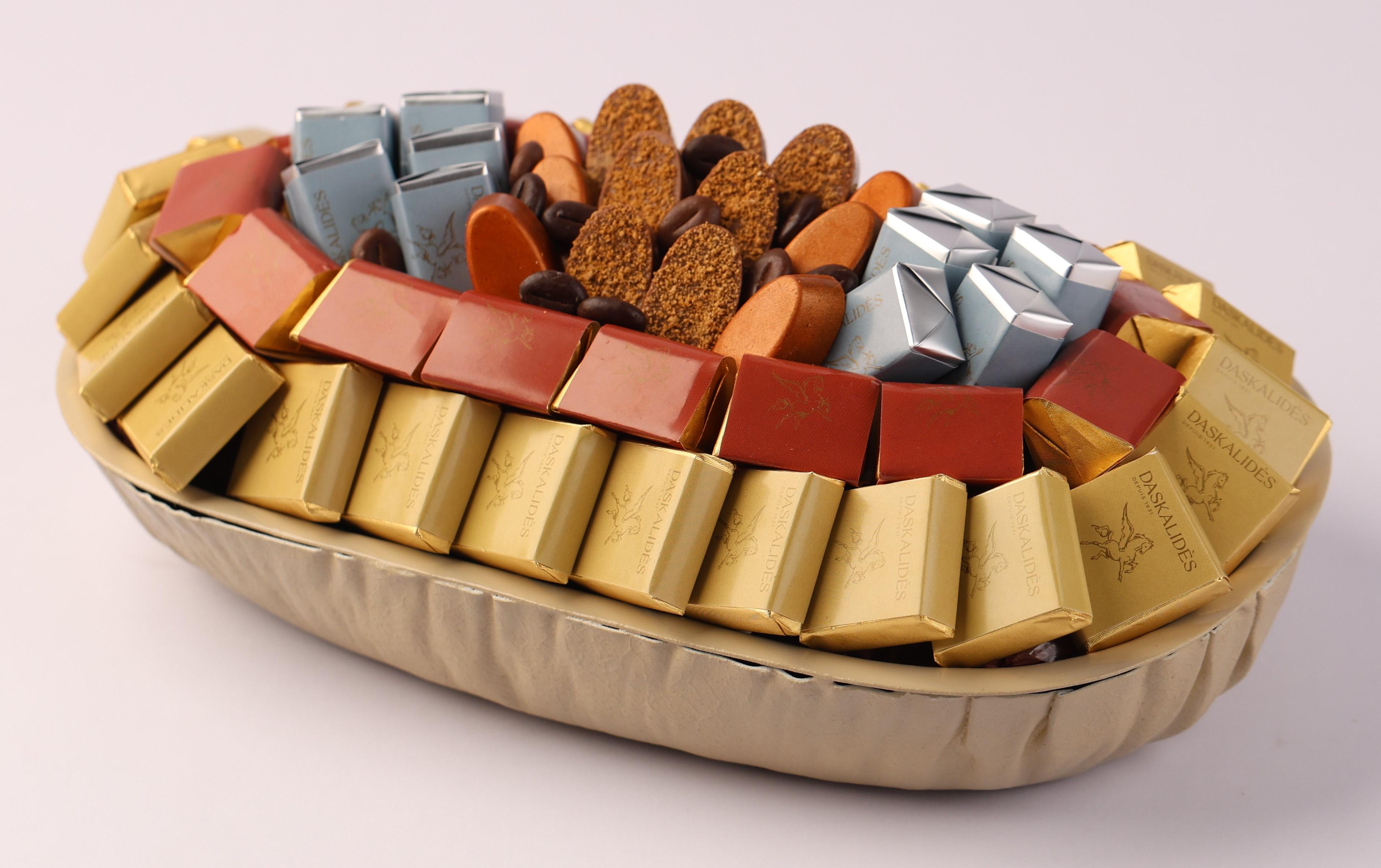 Plat contemporain ovale beige mat MM -900g