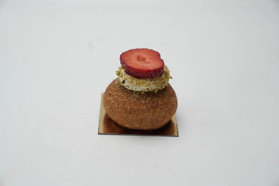 Choux Pistache Fraise