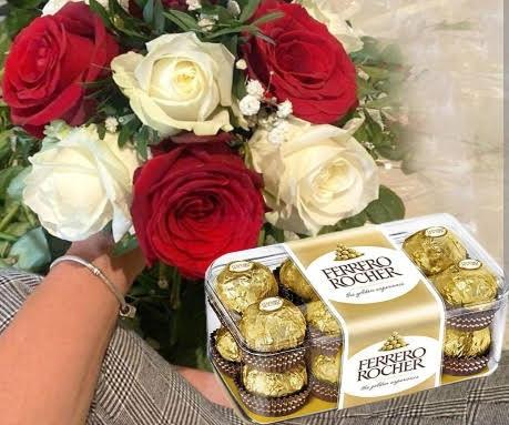 Bouquet de fleur mélange avec chocolat Ferrero