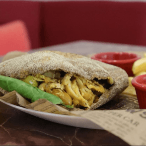 Batbout Mima poulet M’slalla + Frites croustillantes