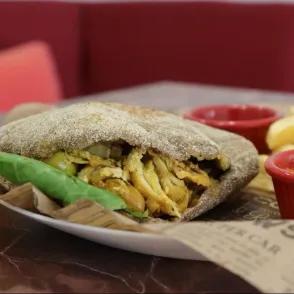 Batbout Mima poulet M’slalla + Frites croustillantes