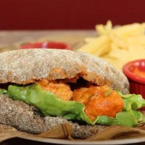 Batbout Mima aux boulettes de poisson + Frites croustillantes