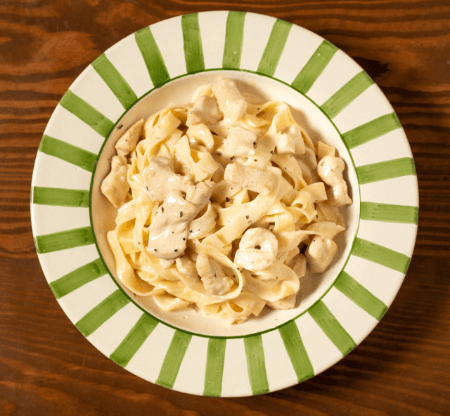 Tagliatelle Alfredo avec poulet