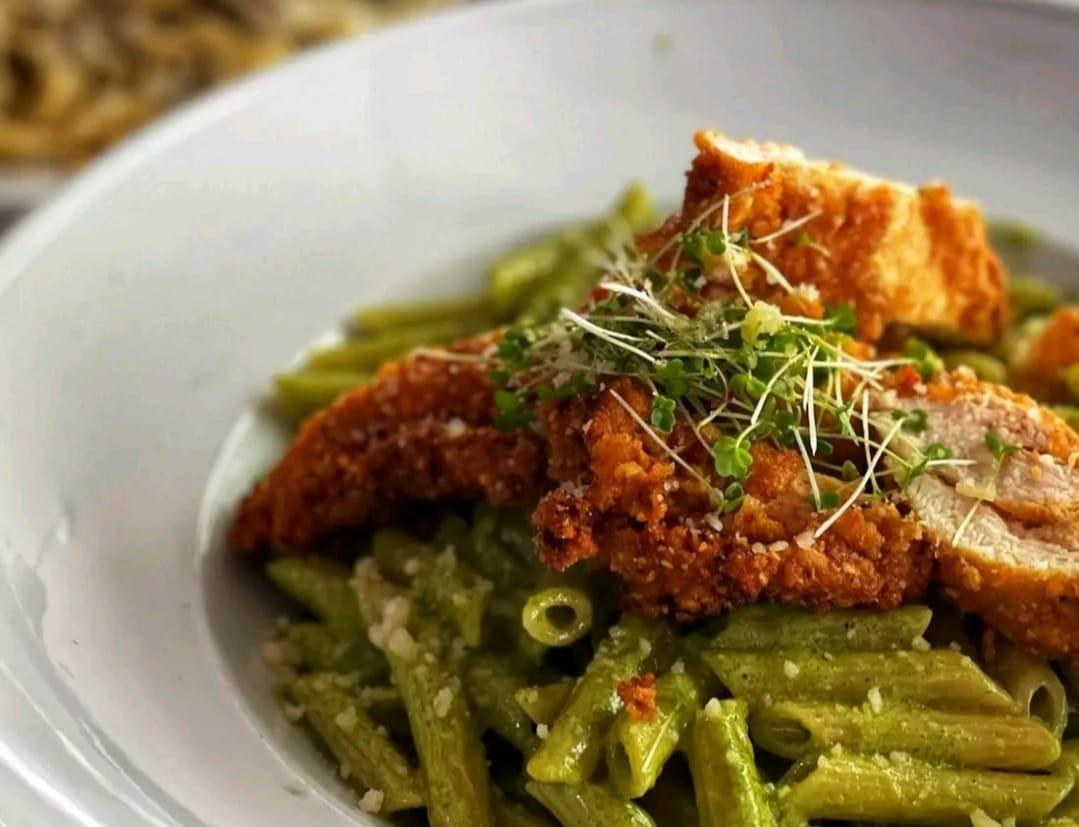 Pâtes pesto poulet panné