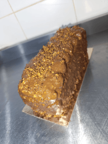 Cake 20cm au  chocolat avec ganache chocolat enrobé de chocolat rocher