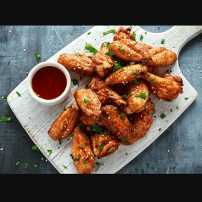 Box 10 pieces grilled chicken wings + garnish + fries +drink