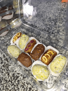 Box dattes farcies aux noisettes et amandes enrobé de chocolat blanc