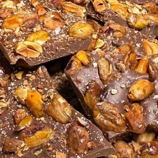 Chocolat Au Lait Knufa Pistaches Caramélisées