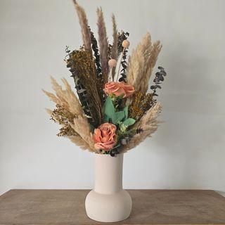 Composition de fleurs séchées et artificielle H 14