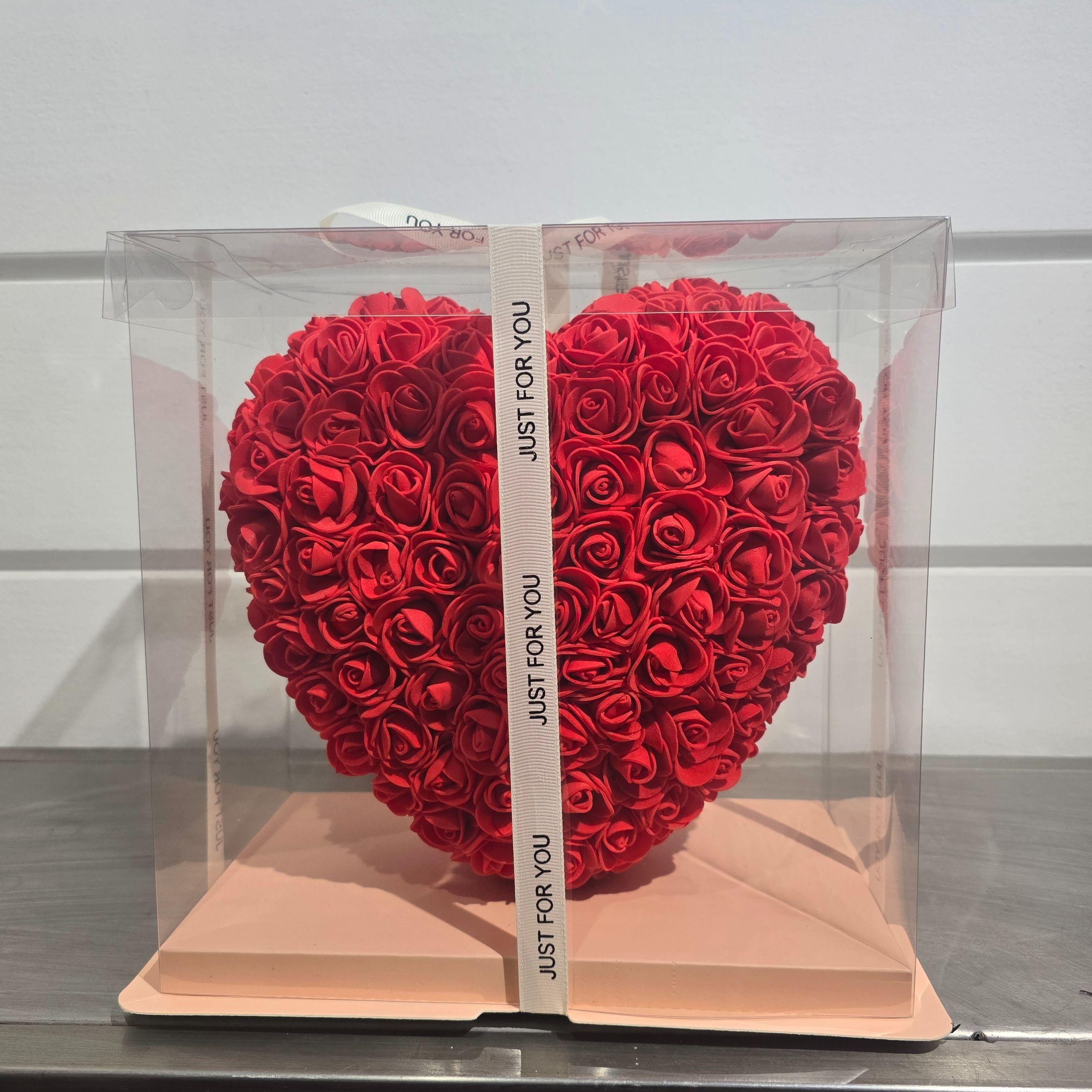 Cœur de roses rouges artificielle