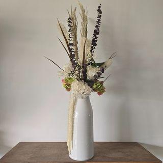 Composition de fleurs séchées et artificielle H 11