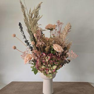 Composition de fleurs séchées et artificielle H 15
