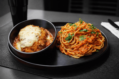 Plat Escalope de poulet pané gratinée au four