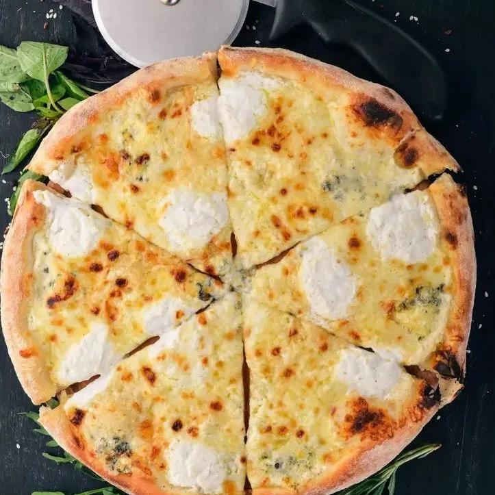 Pizza 04 Fromages