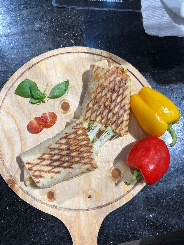 Malfouf Salami & Fromage