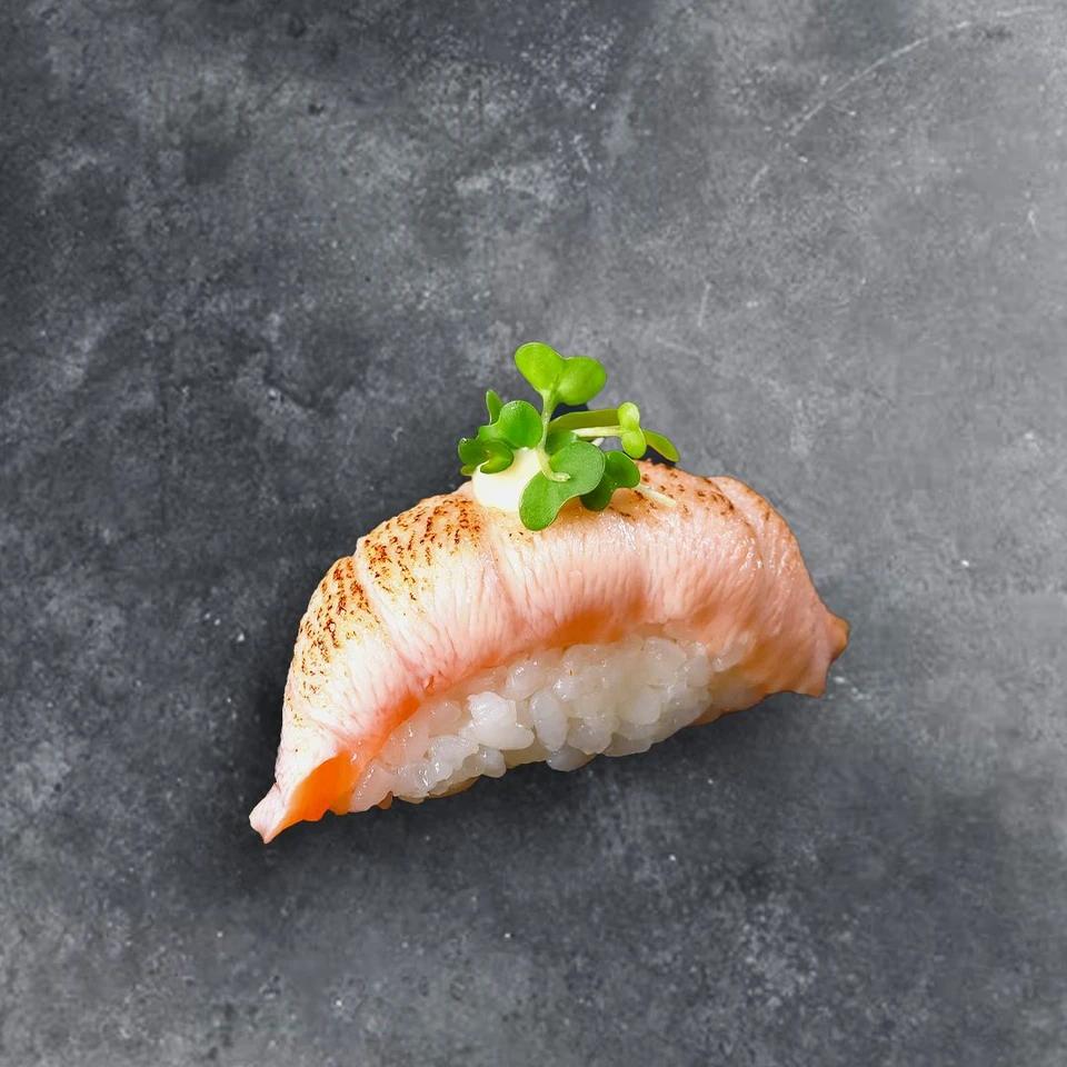 Nigiri Salmon flambé