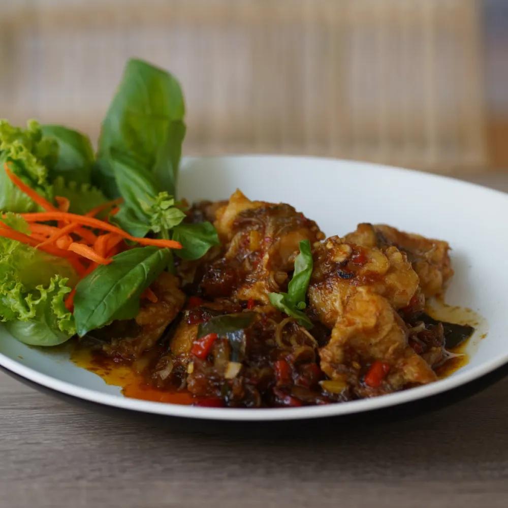 Pla pad smunprai ปลาผัดสมุนไพร