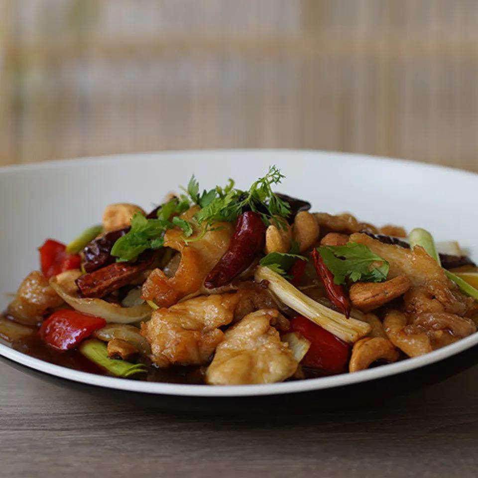 Kai pad mad mamaung ไก่ผัดเม็ดมะม่วง