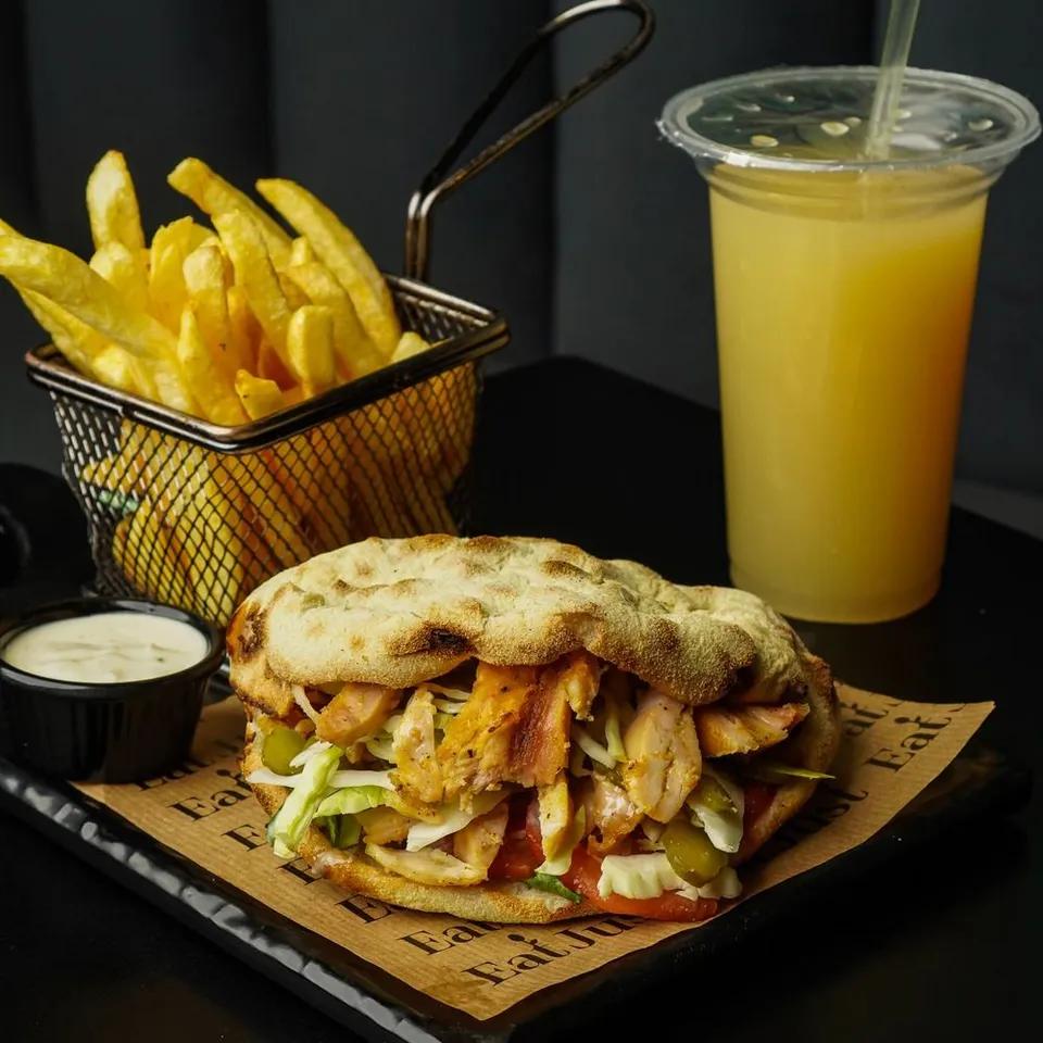 Menu Maxi Shawarma Poulet avec Frites et Citronnade Maison