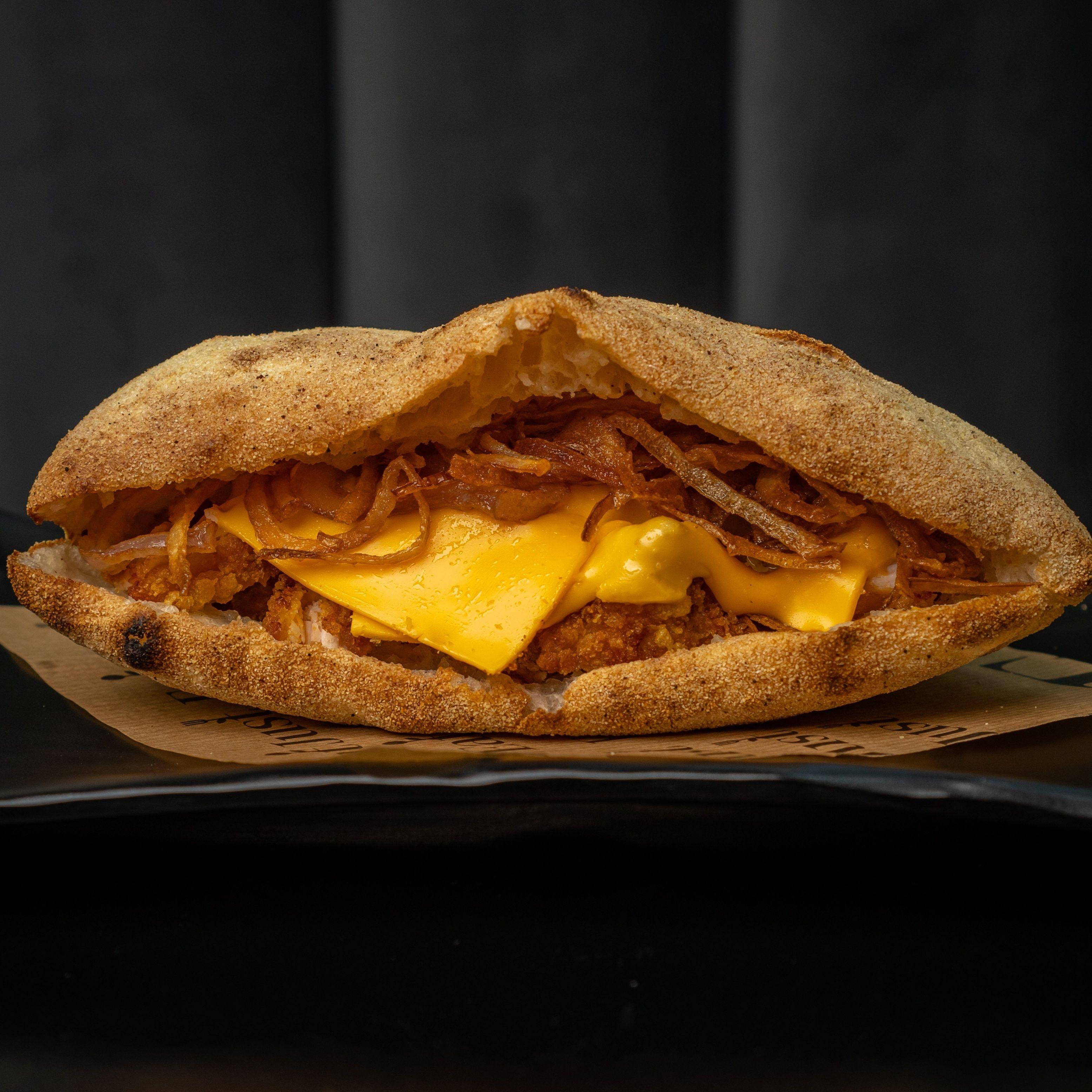 Menu Puccia Chicken Crispy Cheddar avec Frites Maison