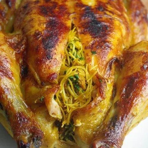 Poulet entier farci avec 2 frites . دجاجة بالدغميرة معمرة بالفيرميسيل
