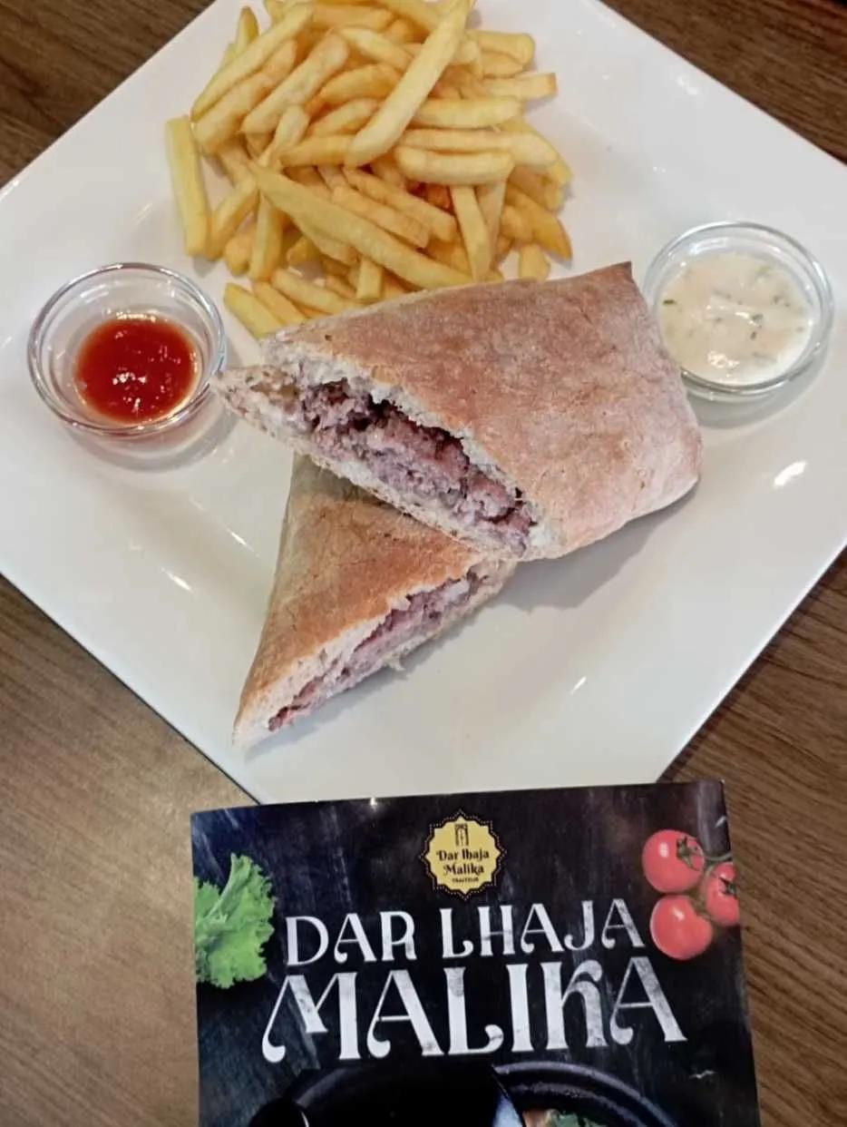 Sandwich Viande Hachée Maalouma Avec Frites. ساندويتش كفته معلومة مع فريت