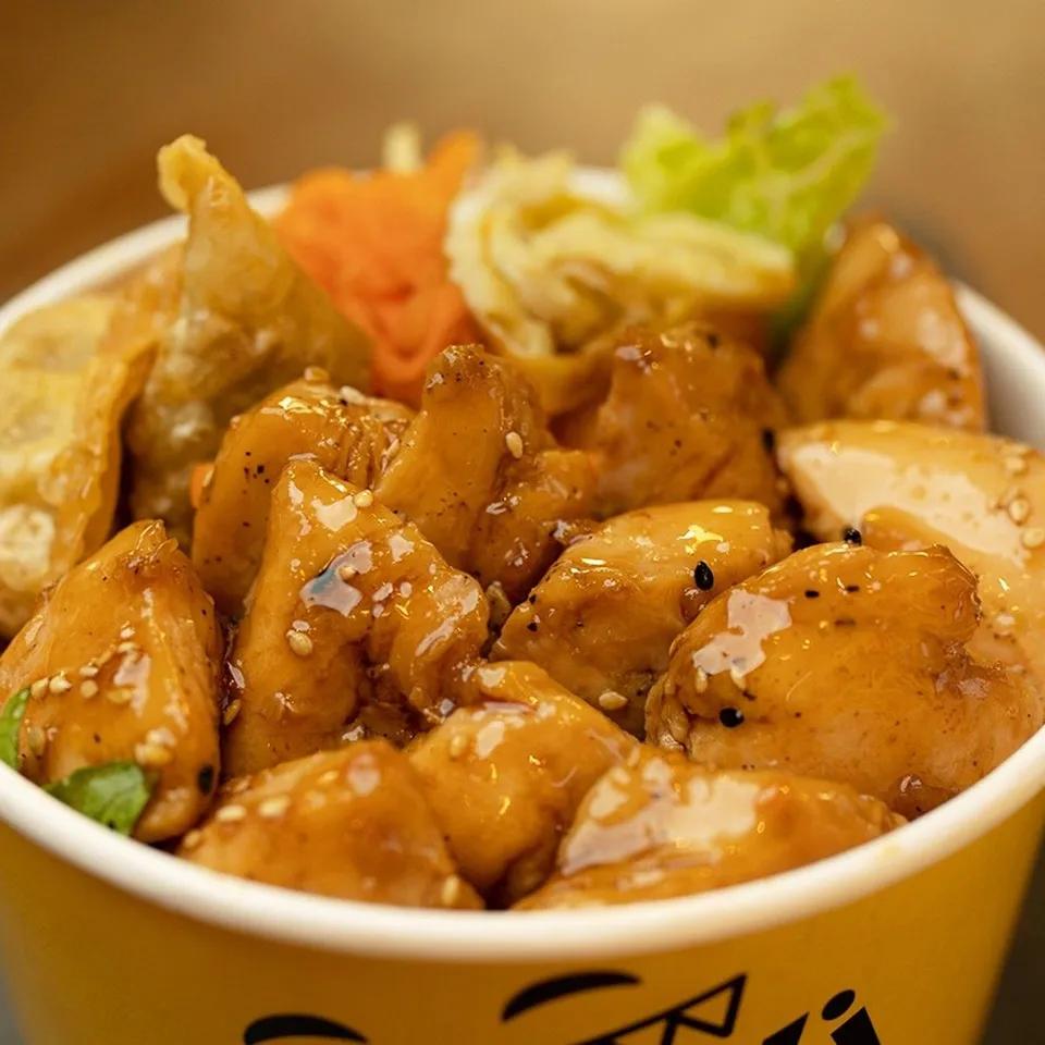 Menu Grill Chicken Bop (Coca + Tiramisu)