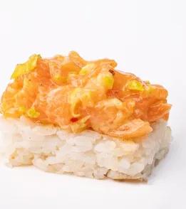 Sushi Cake Tartare de Saumon Piquant  (4 pièces)