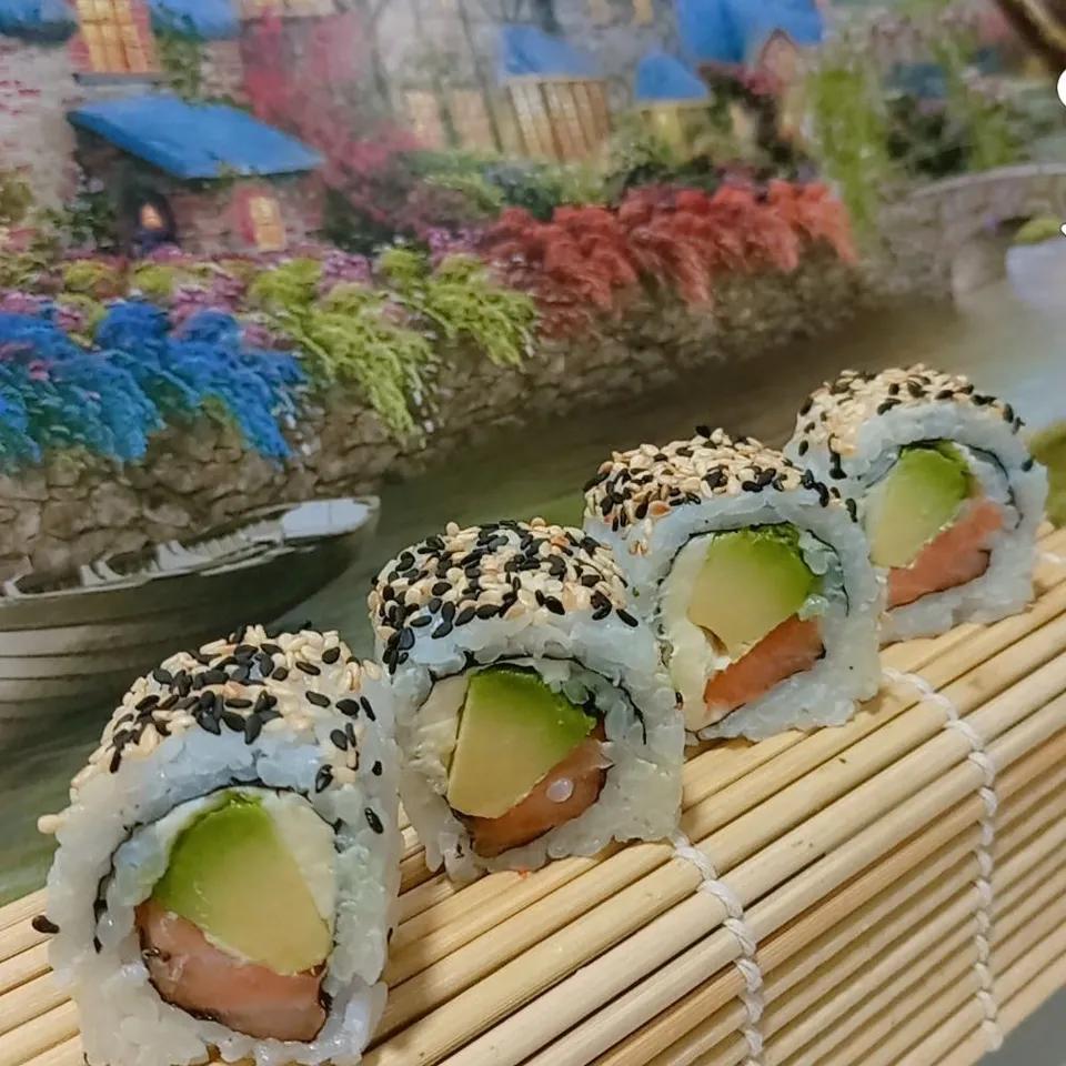 California Saumon Avocat Rolls