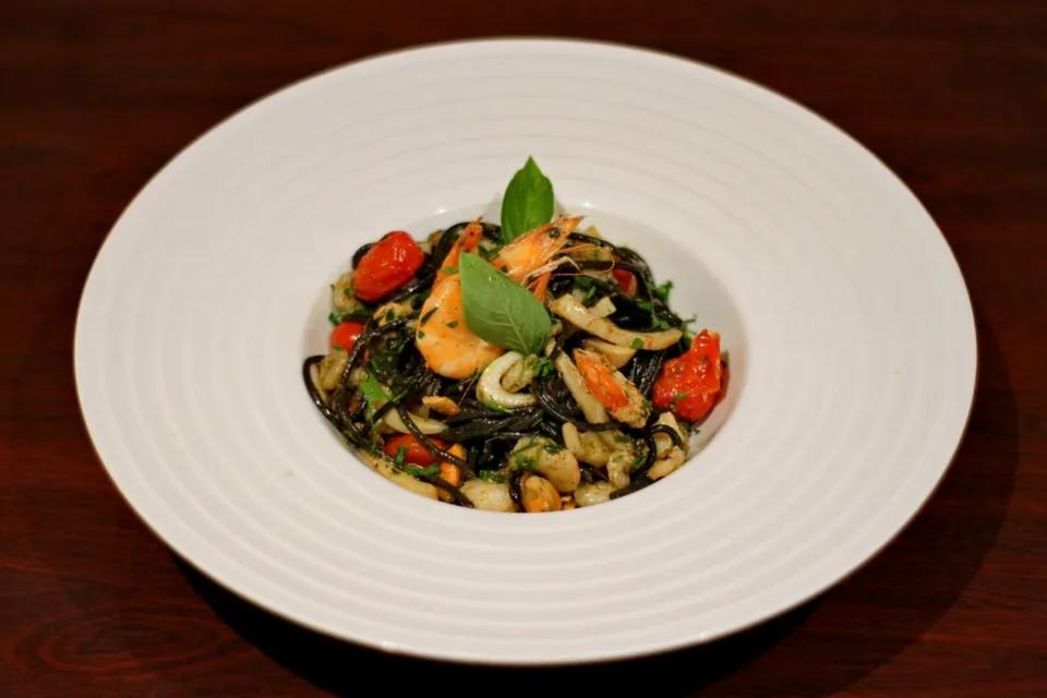 Spaghetti Noirs Aux Fruits De Mer