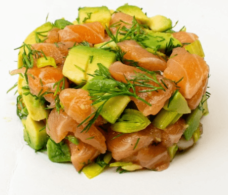 Tartare de saumon à l'aneth, avocat et poireau