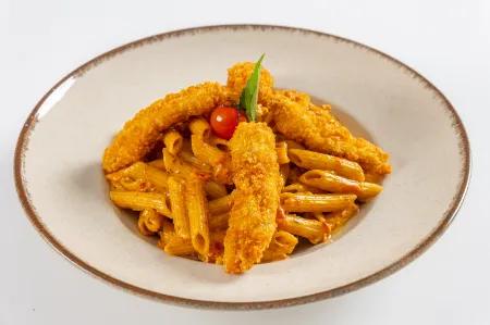 Penne sauce rosée poulet pané