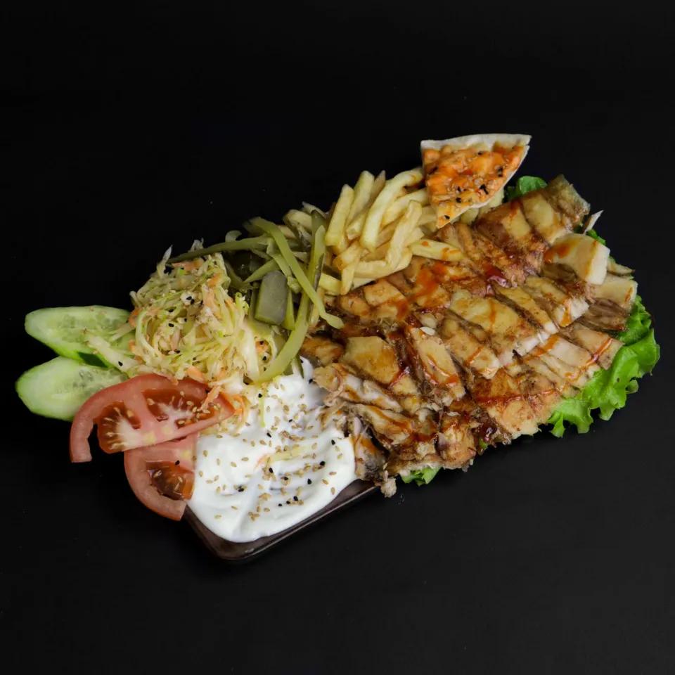 Shawarma Plat Avec Frites Et Salade Swis