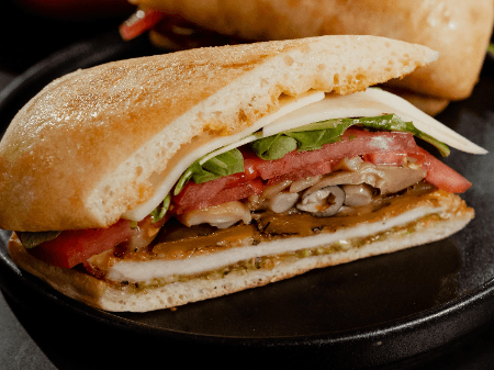 Sandwich Flouka escalope grillé Sauce Rouge