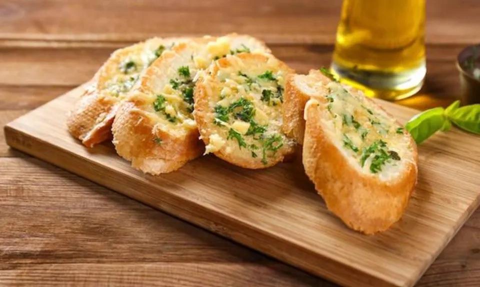 Pain À L'ail Grillé Au Fromage