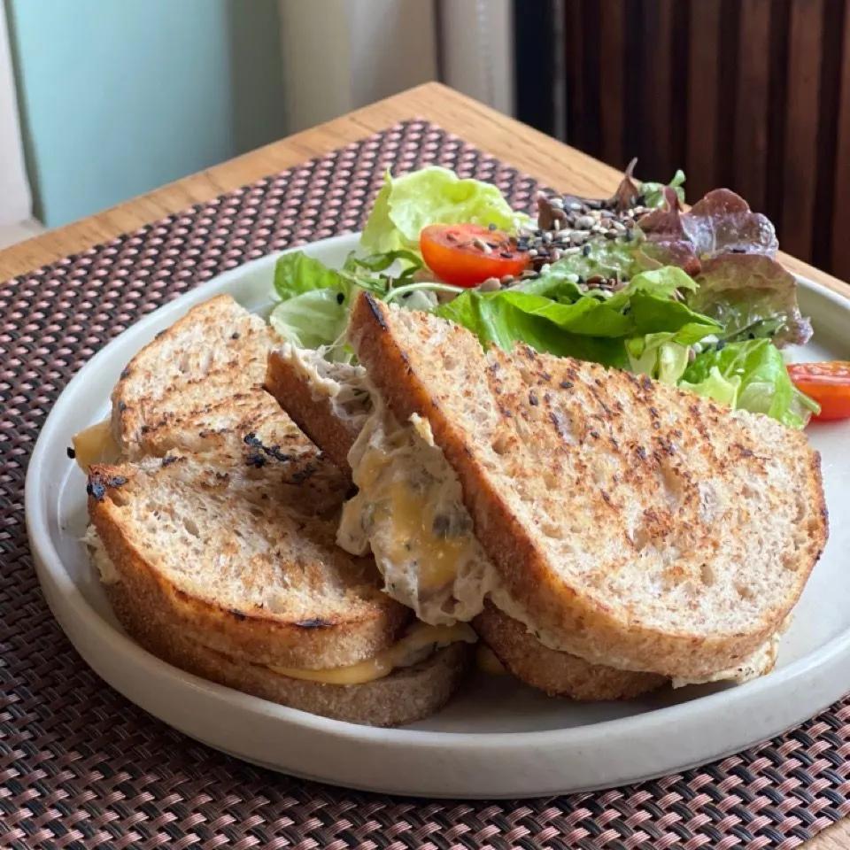 Tuna melt