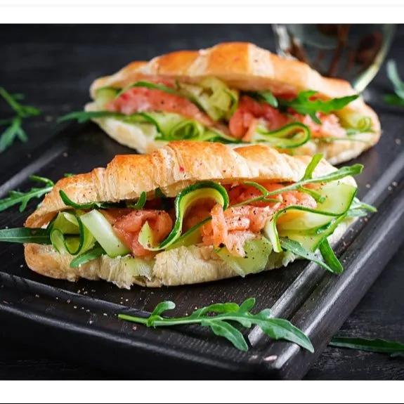 Croissant salé saumon avocat