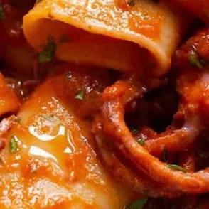 Pasta al ragù di calamari