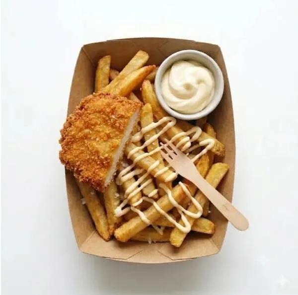 Frites poulet pané sauce fromagère