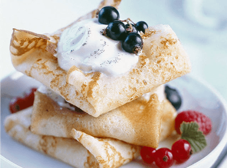 Crêpes aux Fruits et Chantilly