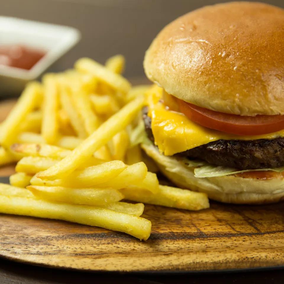 Burger + Limonade + Frite + Petite Salade