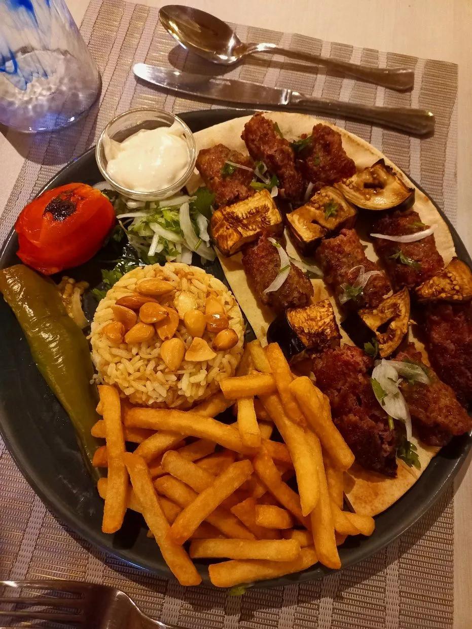 Plat De Kebab D'agneau Ourfali