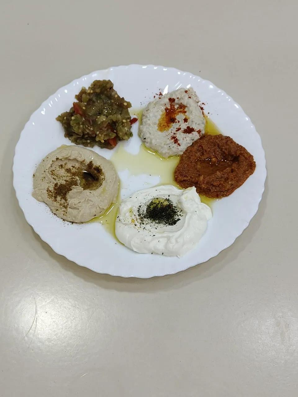 مقبلات مشكلة صغيرة (Assortiment Mezzés Petit)