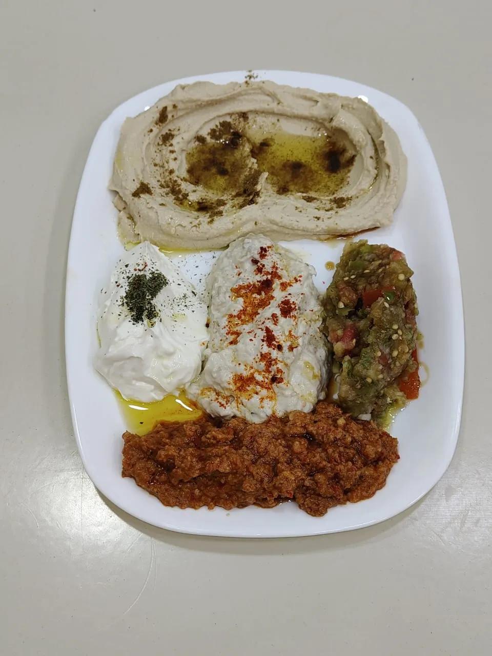 مقبلات مشكلة كبيرة (Assortiment Mezzés Grand)