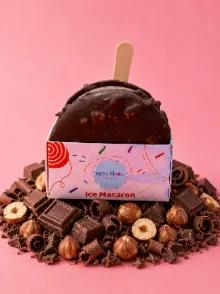 Ice Macaron Enrobé Rocher (Glace chocolat noisette)